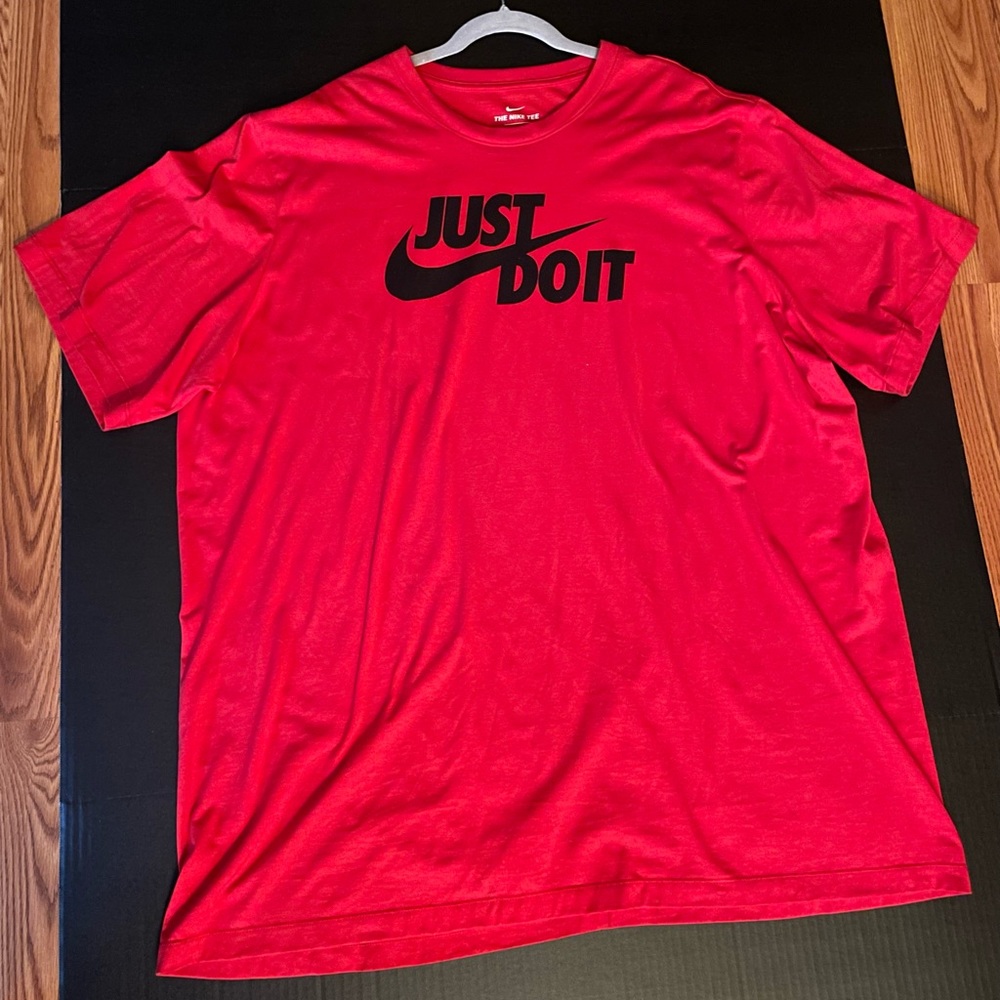 Men’s Nike shirt